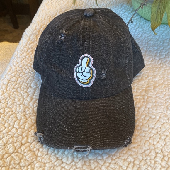 🌺 Distressed denim and matching knit caps - Picture 4 of 5